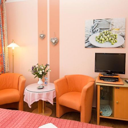 Hotel Garni Am Deich Zingst Bagian luar foto