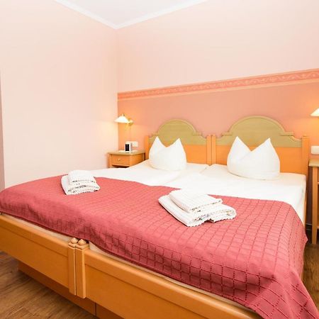 Hotel Garni Am Deich Zingst Bagian luar foto