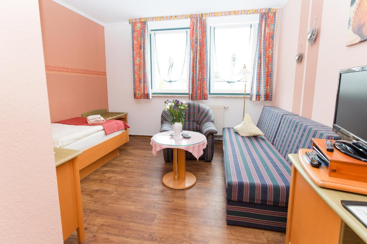 Hotel Garni Am Deich Zingst Bagian luar foto