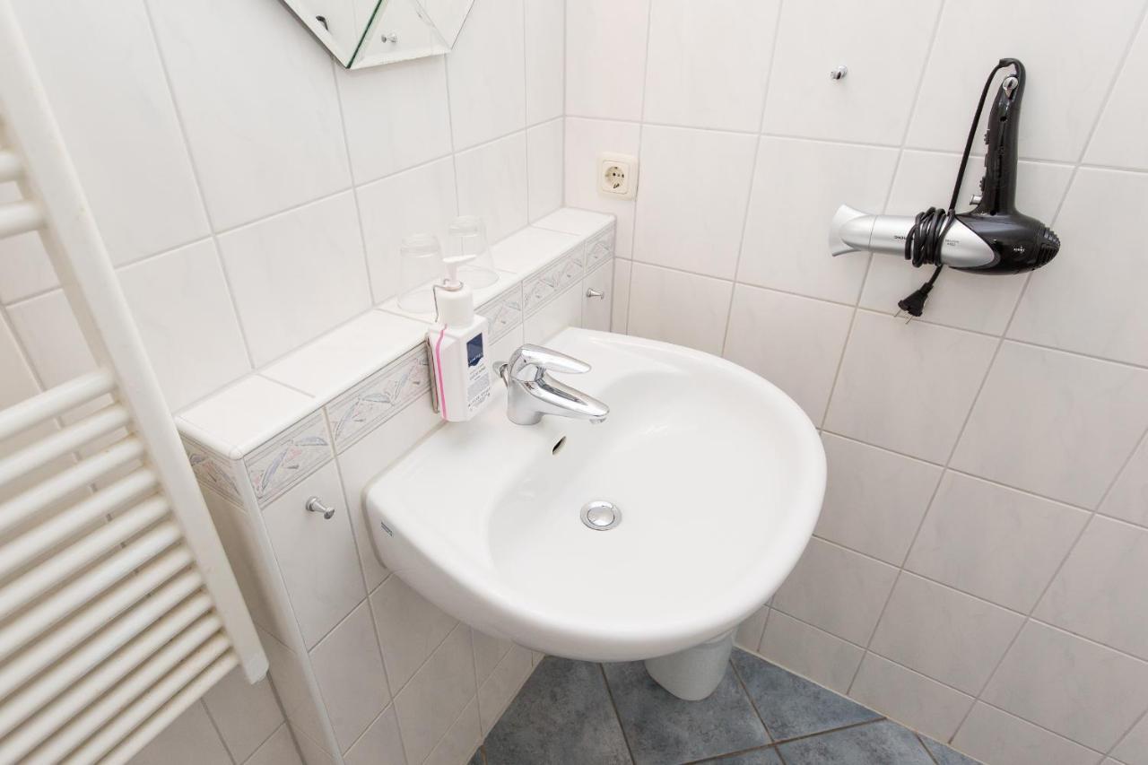 Hotel Garni Am Deich Zingst Bagian luar foto