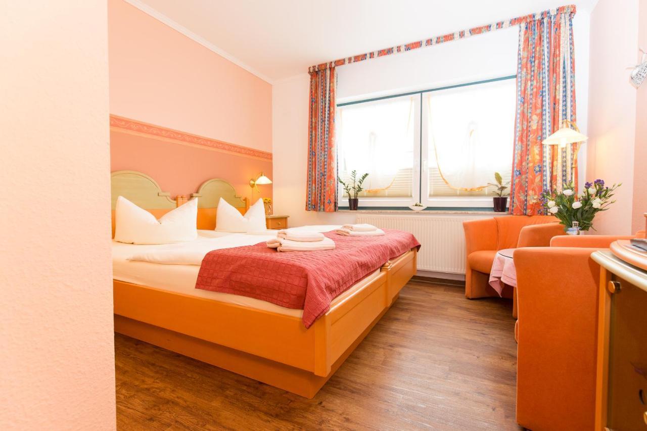 Hotel Garni Am Deich Zingst Bagian luar foto