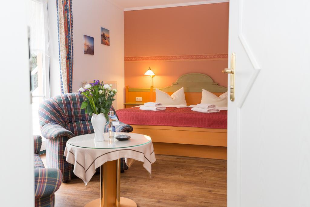 Hotel Garni Am Deich Zingst Ruang foto