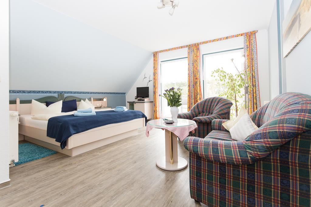 Hotel Garni Am Deich Zingst Ruang foto