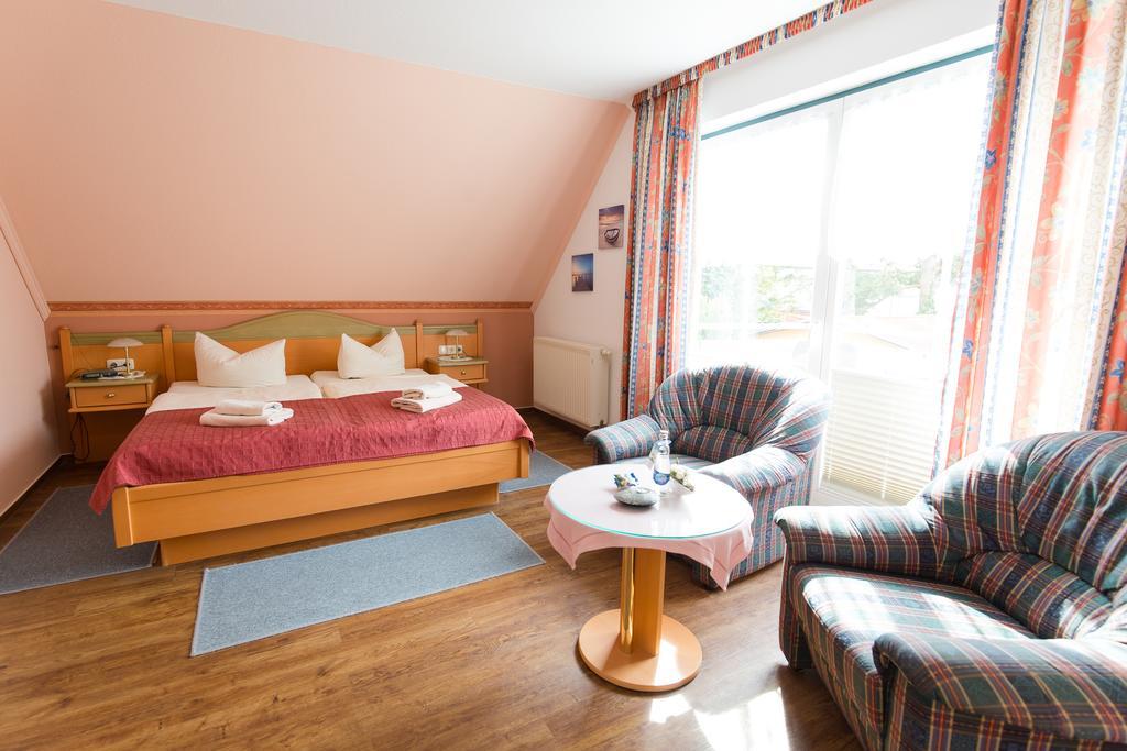 Hotel Garni Am Deich Zingst Ruang foto