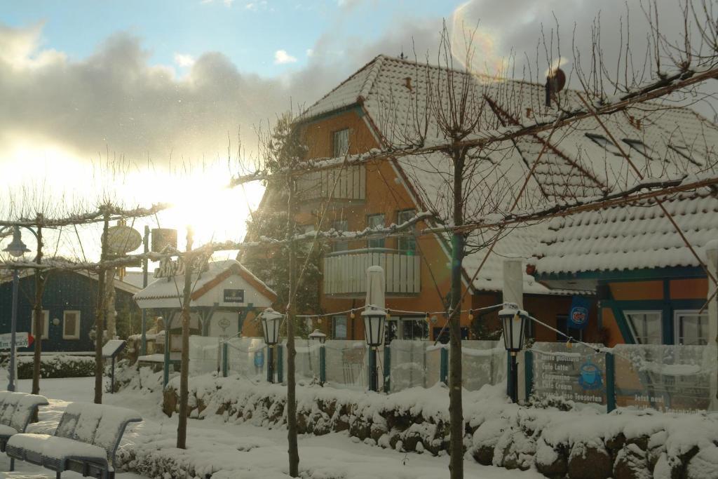 Hotel Garni Am Deich Zingst Bagian luar foto