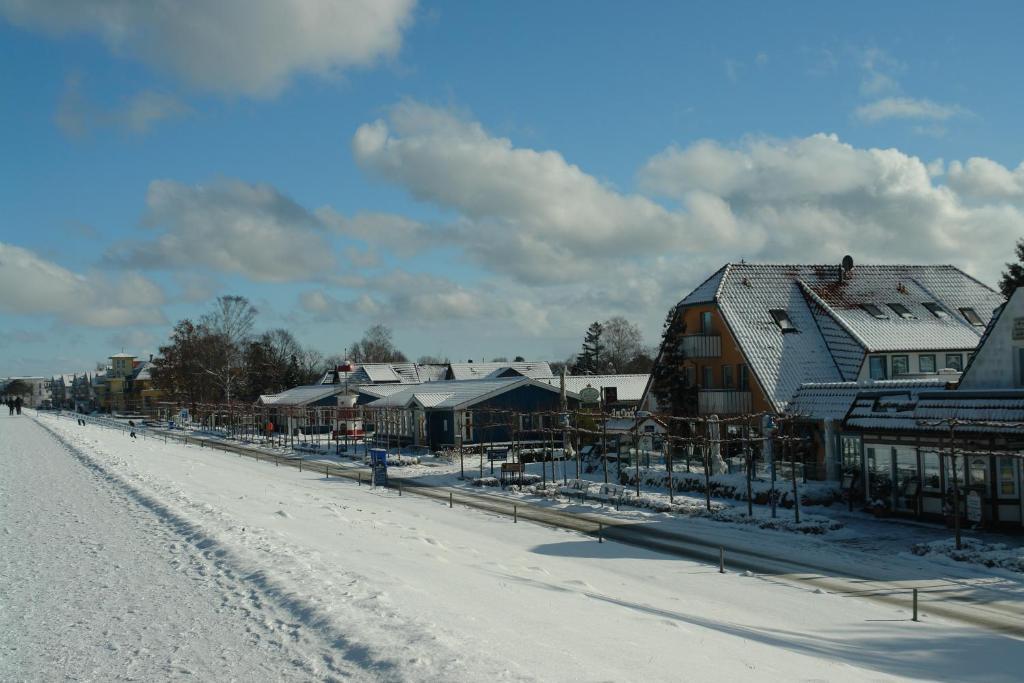 Hotel Garni Am Deich Zingst Bagian luar foto