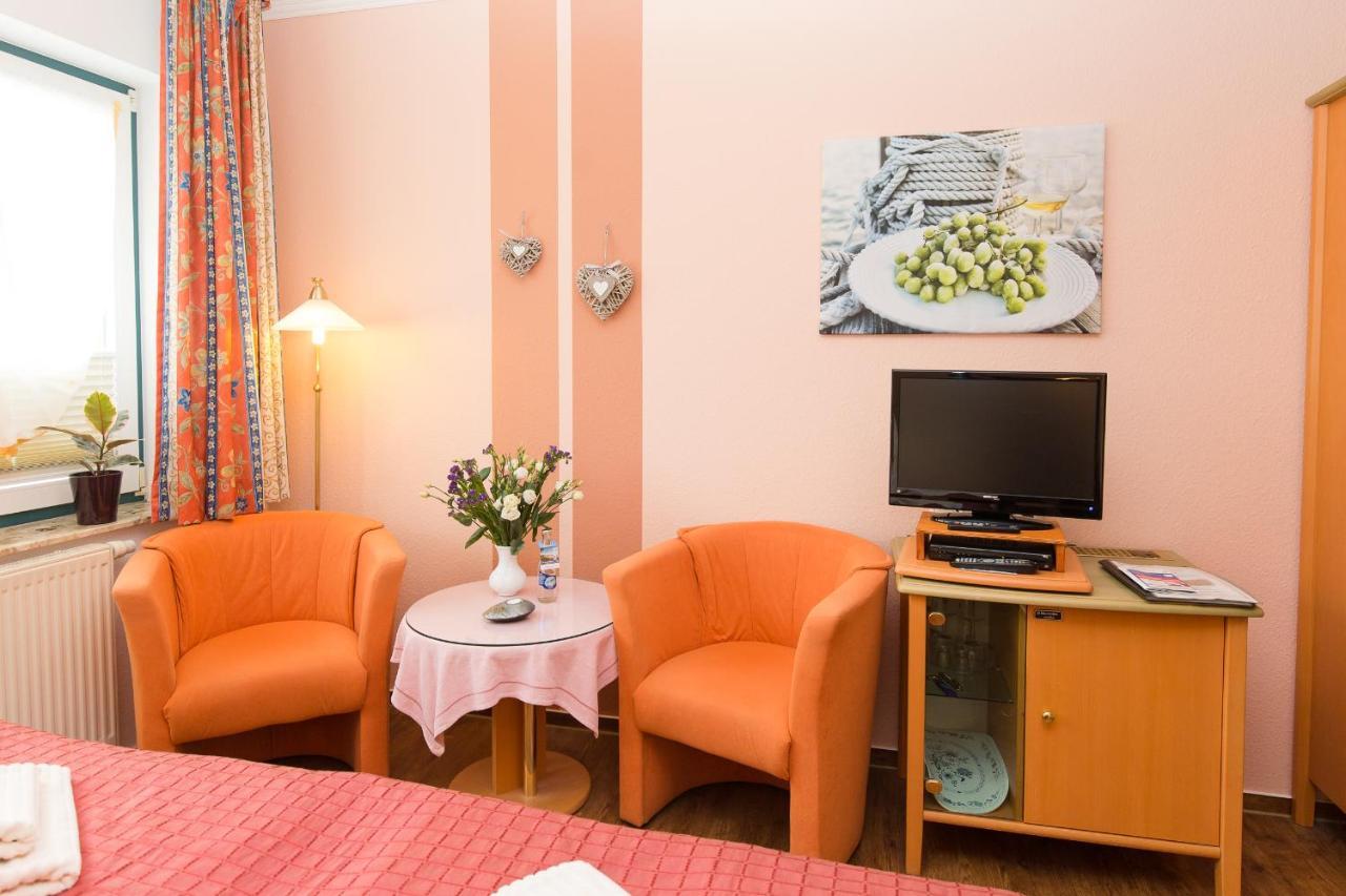 Hotel Garni Am Deich Zingst Bagian luar foto