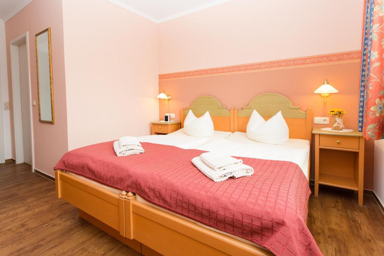 Hotel Garni Am Deich Zingst Bagian luar foto